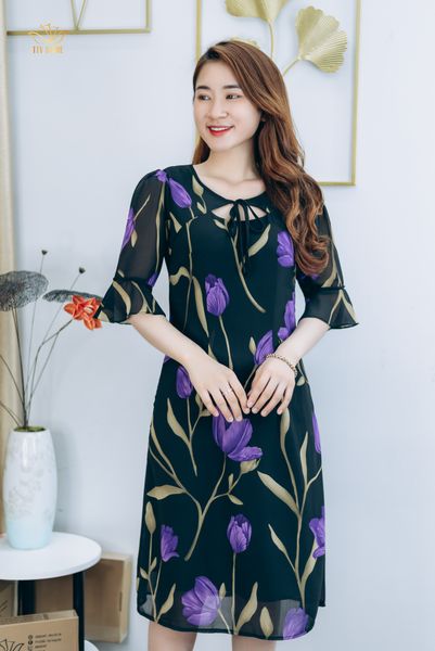 Đầm suông - Cổ tròn cột nơ tay chuông - AH - Đen hoa tím - TTV1301