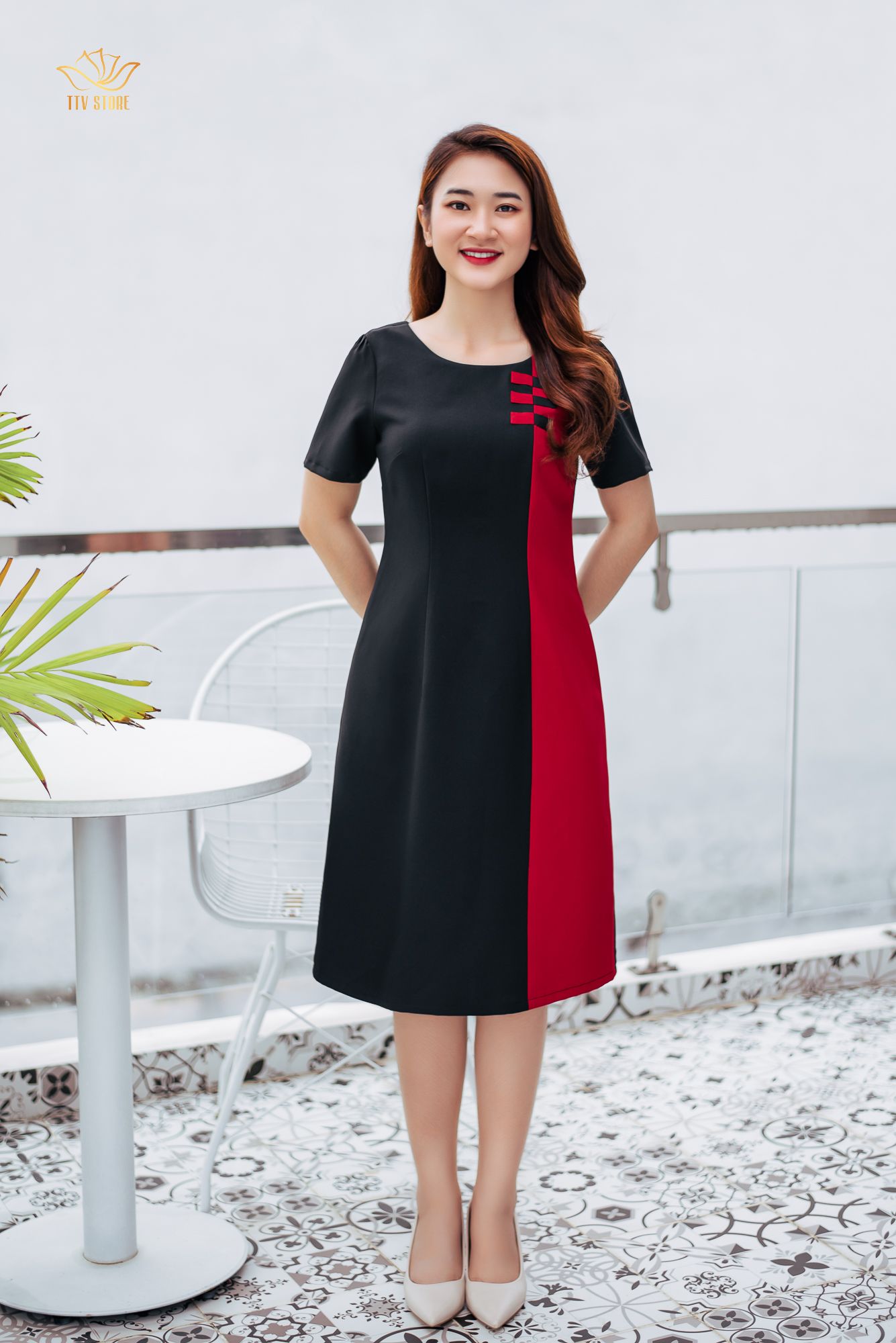 Đầm suông - Cổ tròn tay ngắn - CV - Đen phối đỏ - TTV1044