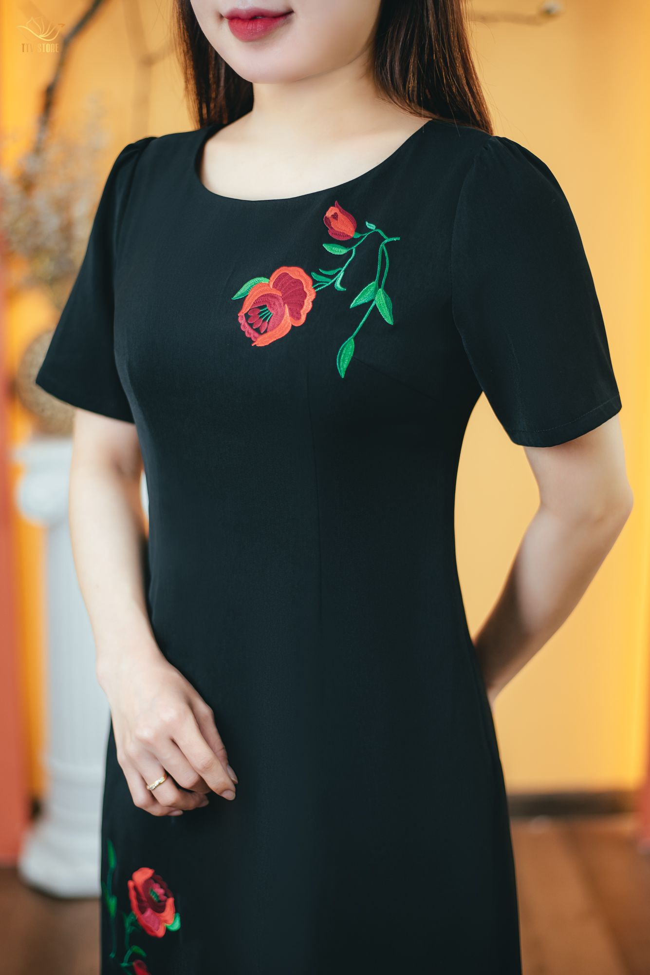 Đầm suông - Cổ tròn tay ngắn - CD - Đen - TTV1556