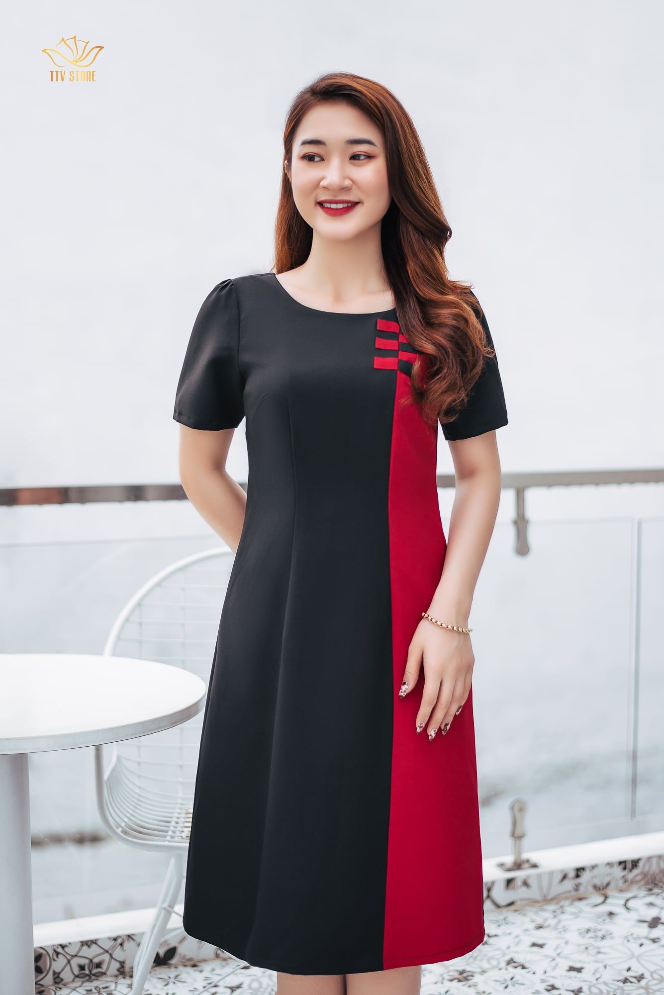 Đầm suông - Cổ tròn tay ngắn - CV - Đen phối đỏ - TTV1044