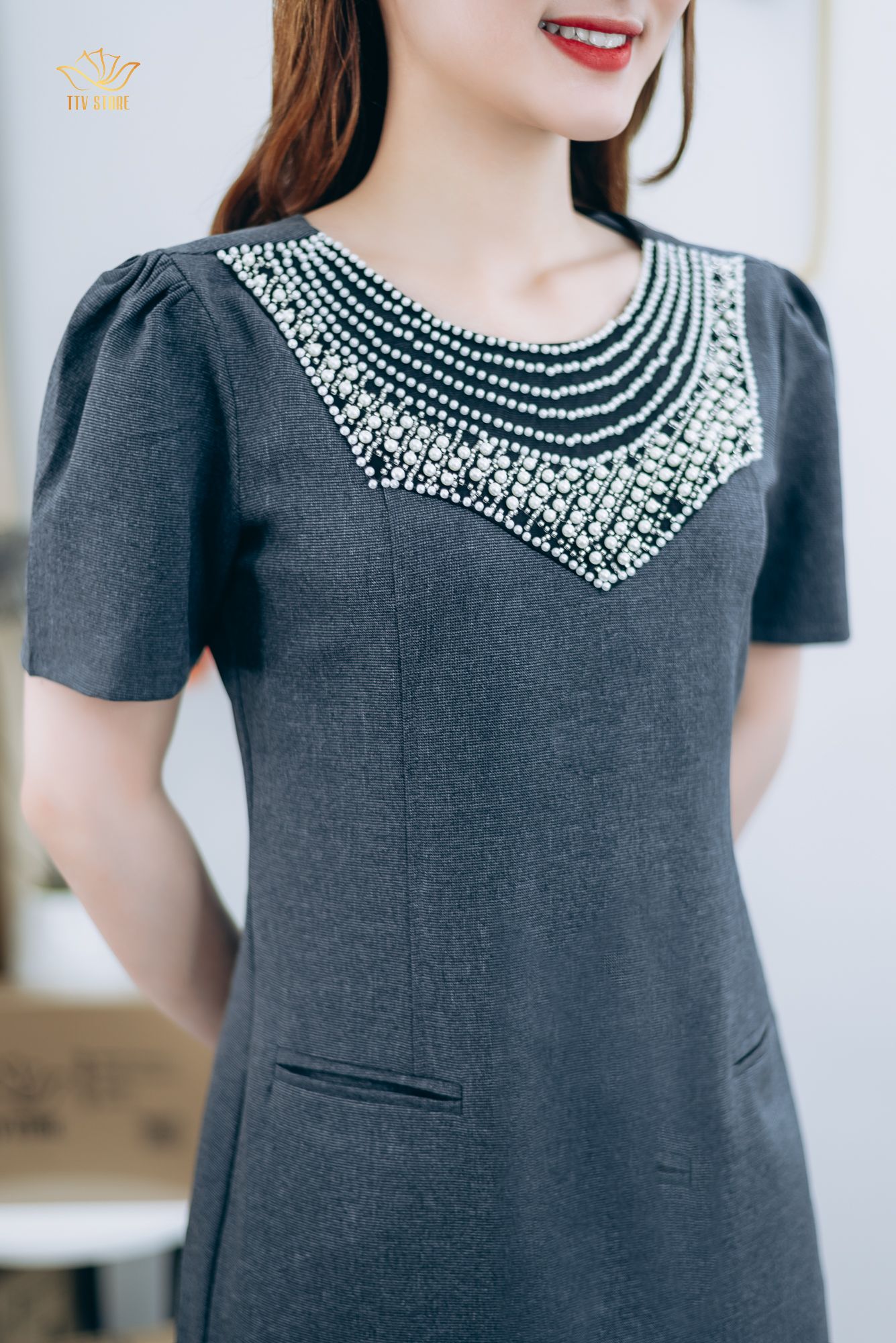 Đầm suông - Cổ tròn kết cườm tay ngắn - CT - Xám đen - TTV1304