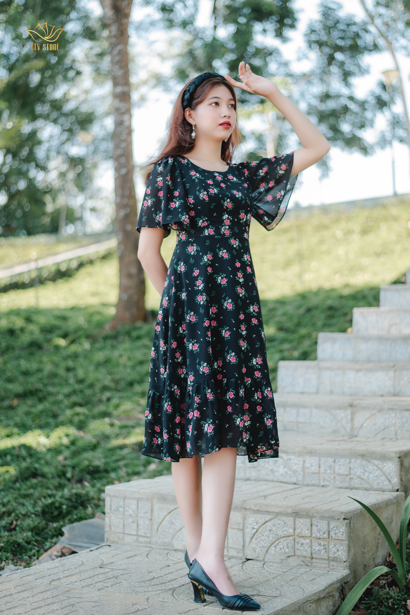 Đầm form A - Cổ tròn tay loe - CT - Đen hoa hồng - TTV1302
