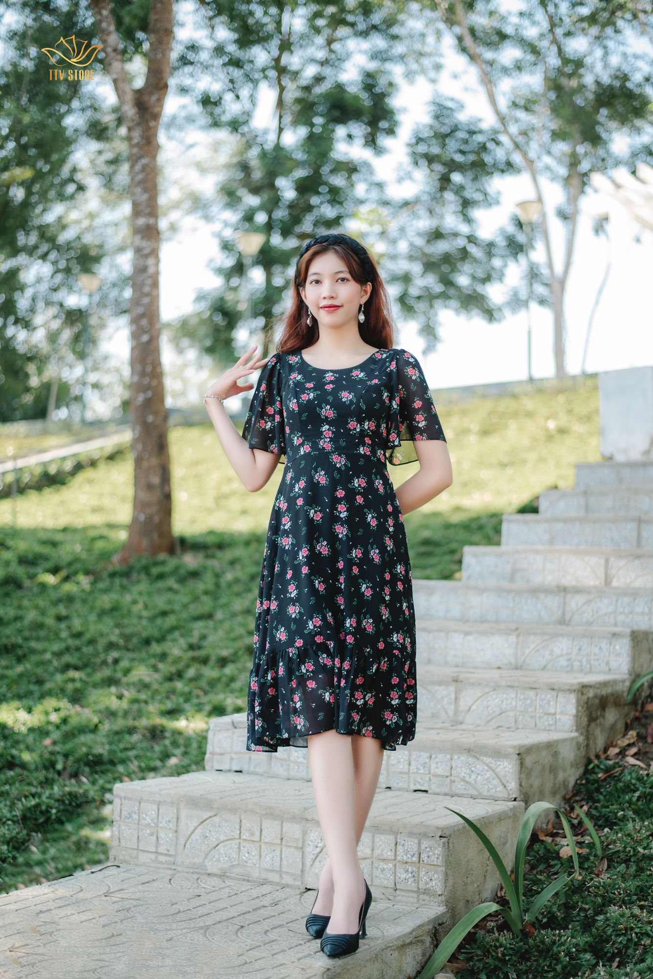 Đầm form A - Cổ tròn tay loe - CT - Đen hoa hồng - TTV1302