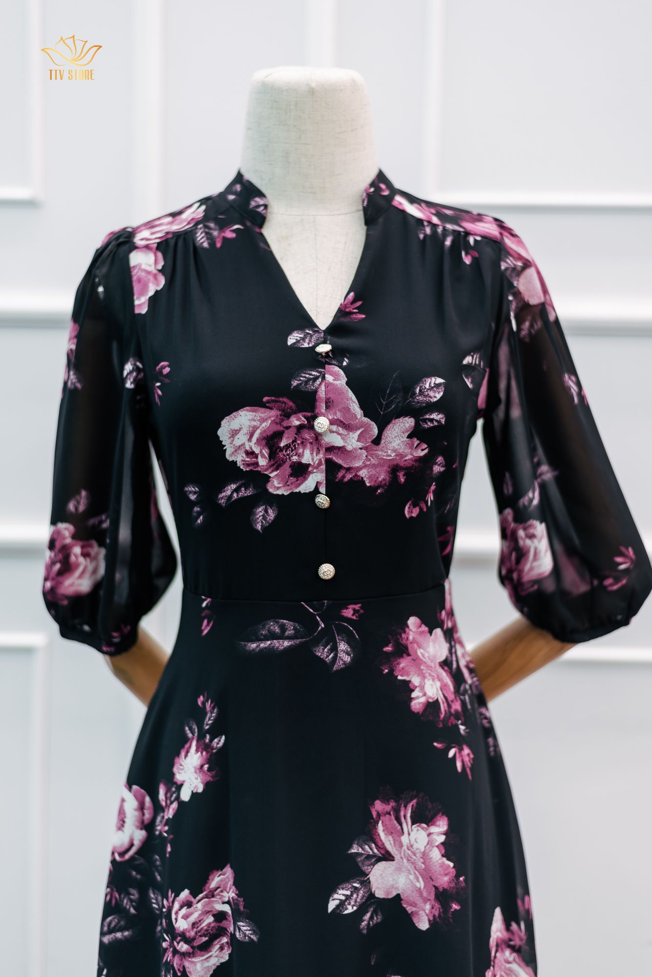 Đầm form A - Cổ trụ kết nút - CV - Đen hoa hồng - TTV1055