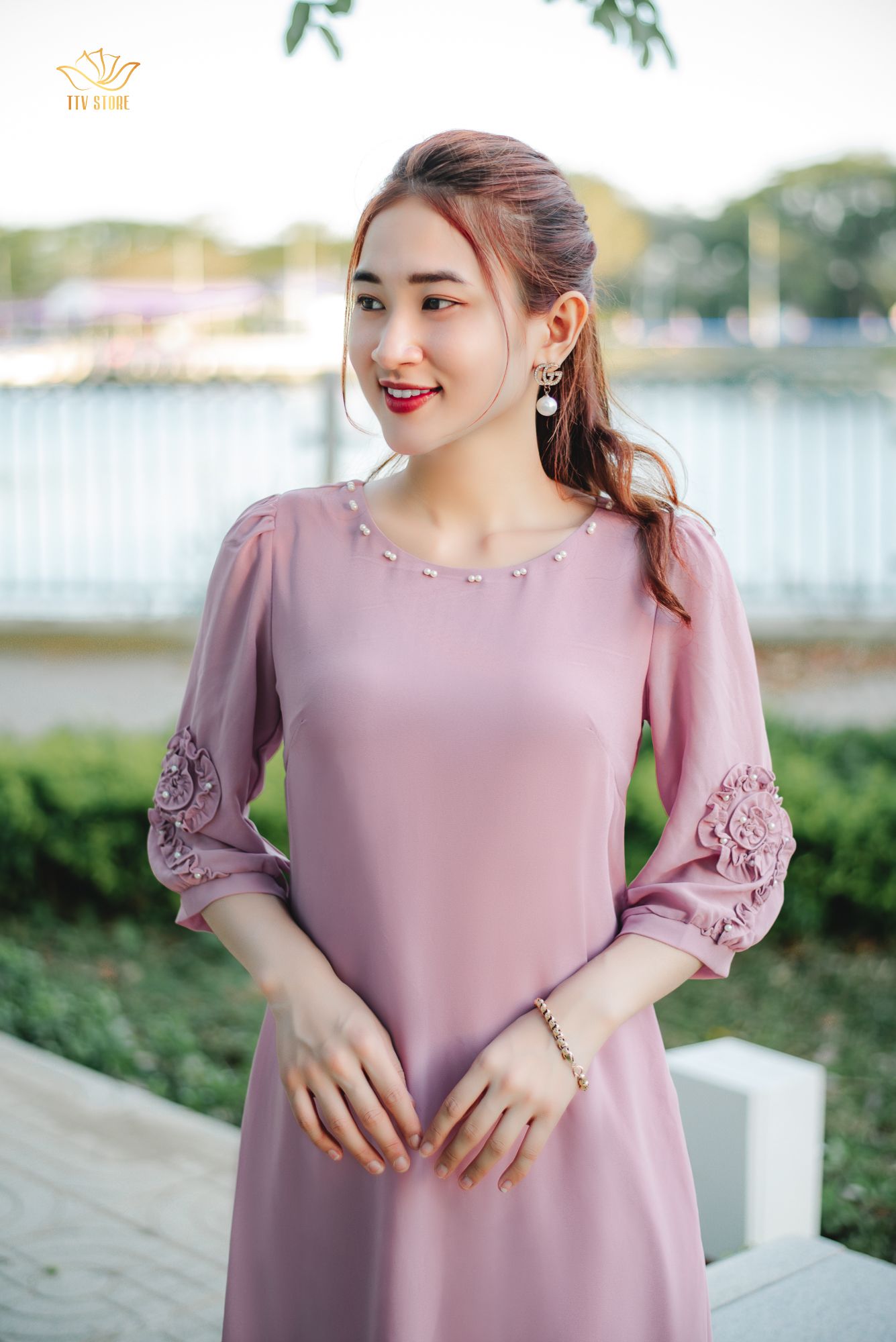 Đầm suông - Cổ tròn đính ngọc tay lỡ kết hoa - CT - Hồng ruốc - TTV1368