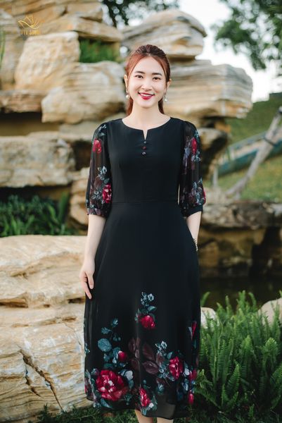 Đầm xòe - Cổ tròn khoét V tay lỡ - CD - Đen hoa đỏ - TTV1314