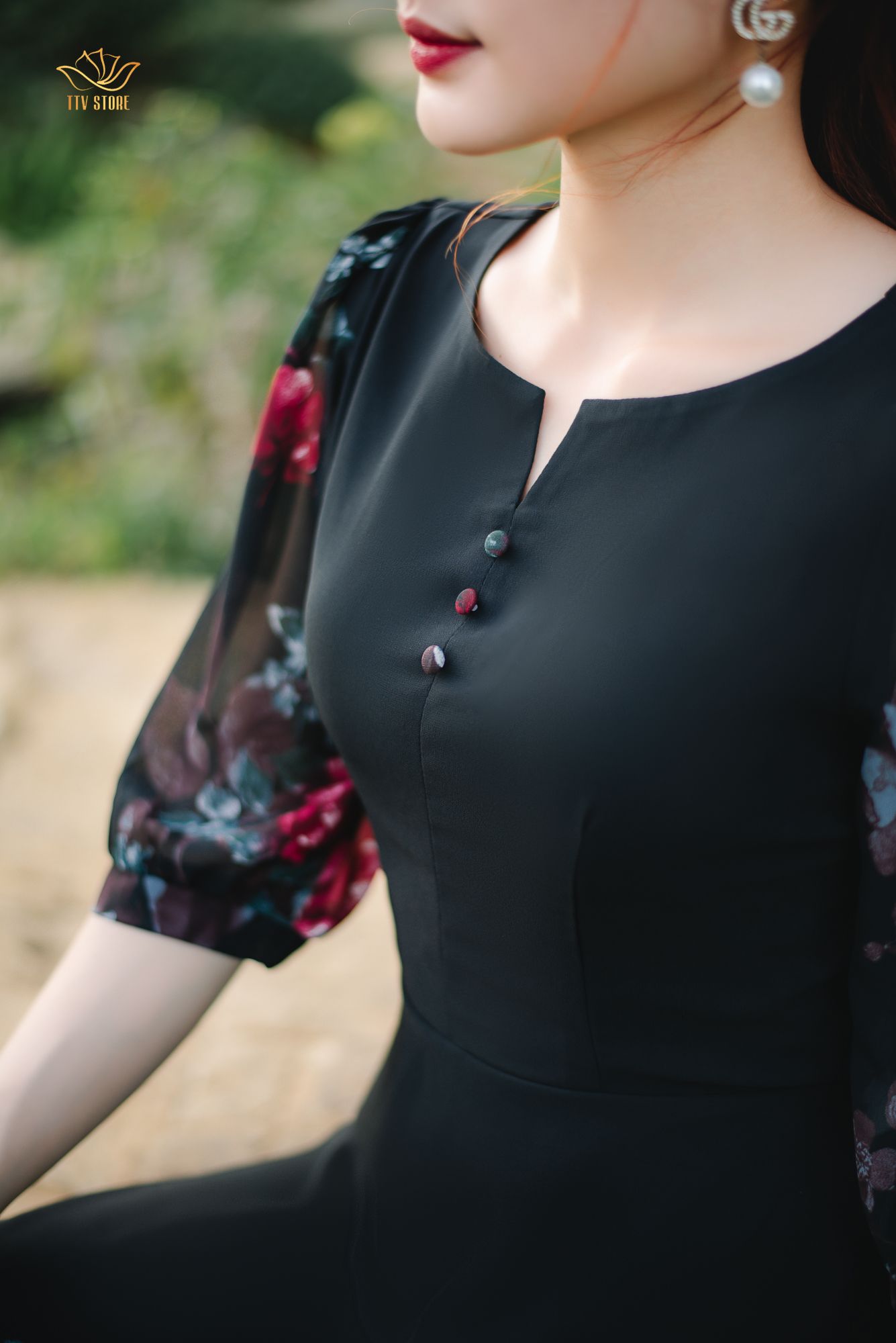 Đầm xòe - Cổ tròn khoét V tay lỡ - CD - Đen hoa đỏ - TTV1314