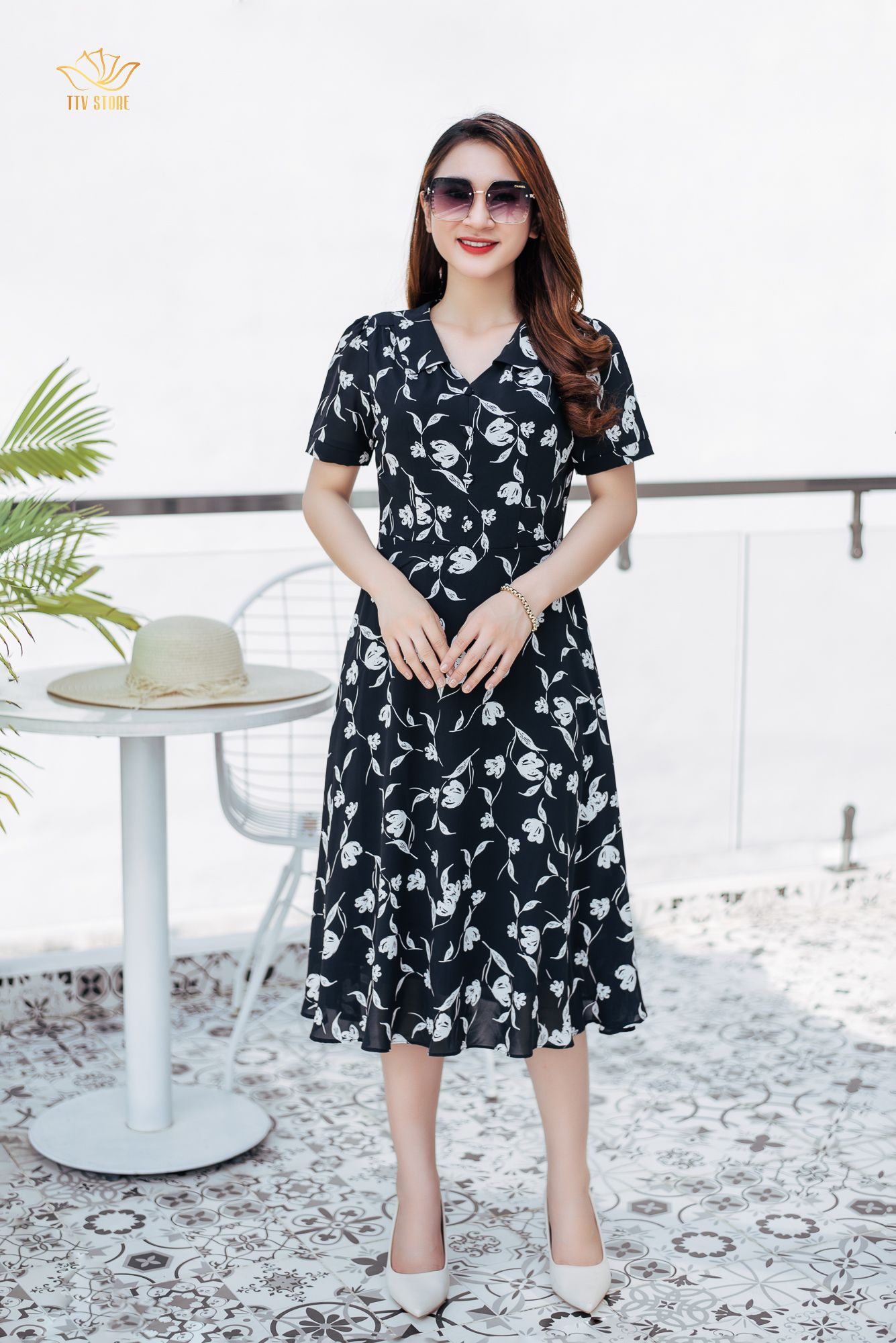 Đầm xoè - Cổ bẻ kết nủt tay ngắn - CD - Đen hoa trắng - TTV1074