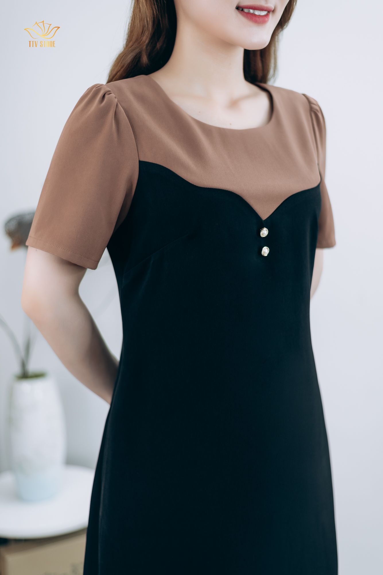 Đầm suông - Cổ tròn tay ngắn - CD - Đen phối nâu - TTV1307