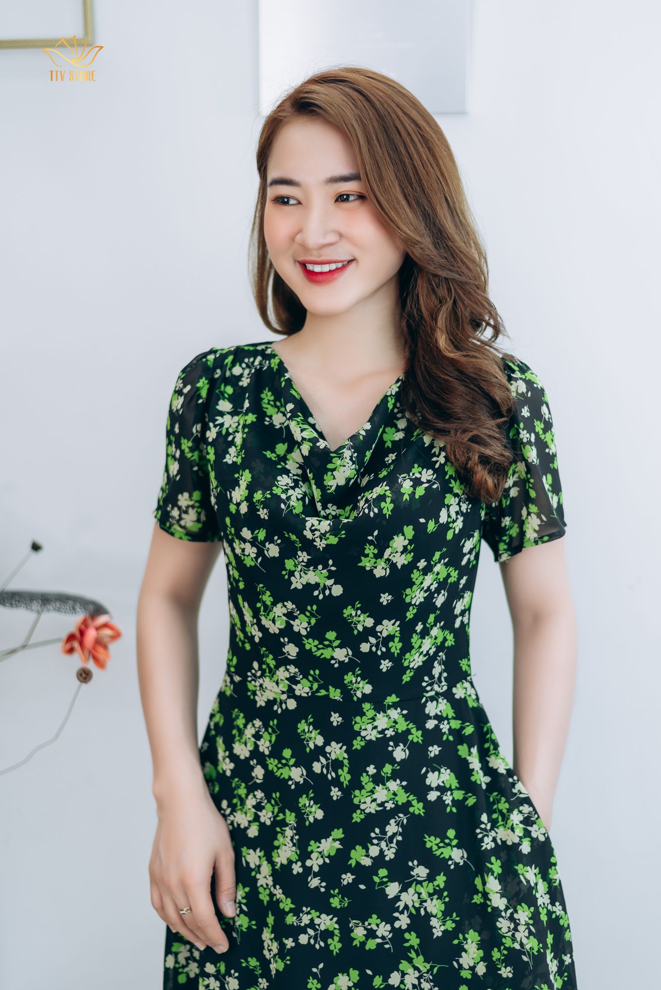 Đầm xòe - Cổ đổ tay ngắn - CV - Đen hoa xanh - TTV1323