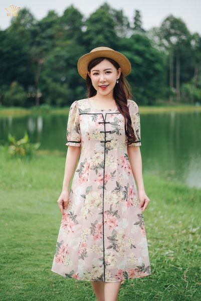 Đầm suông - Cổ tròn kết nút thắt tàu tay ngắn - CV - Hồng hoa - TTV1617