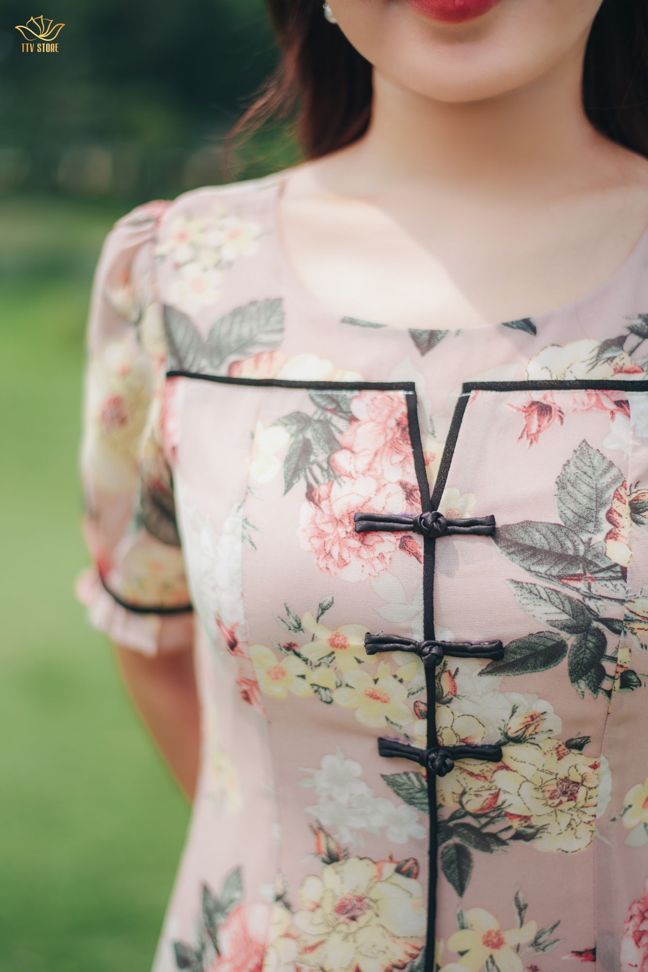 Đầm suông - Cổ tròn kết nút thắt tàu tay ngắn - CV - Hồng hoa - TTV1617