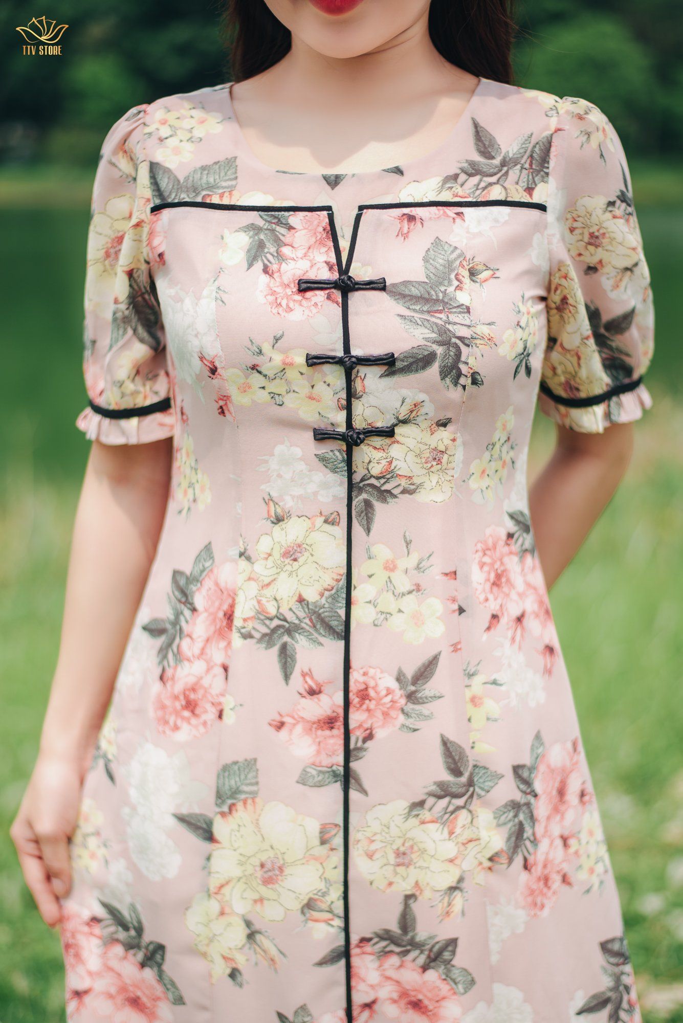 Đầm suông - Cổ tròn kết nút thắt tàu tay ngắn - CV - Hồng hoa - TTV1617