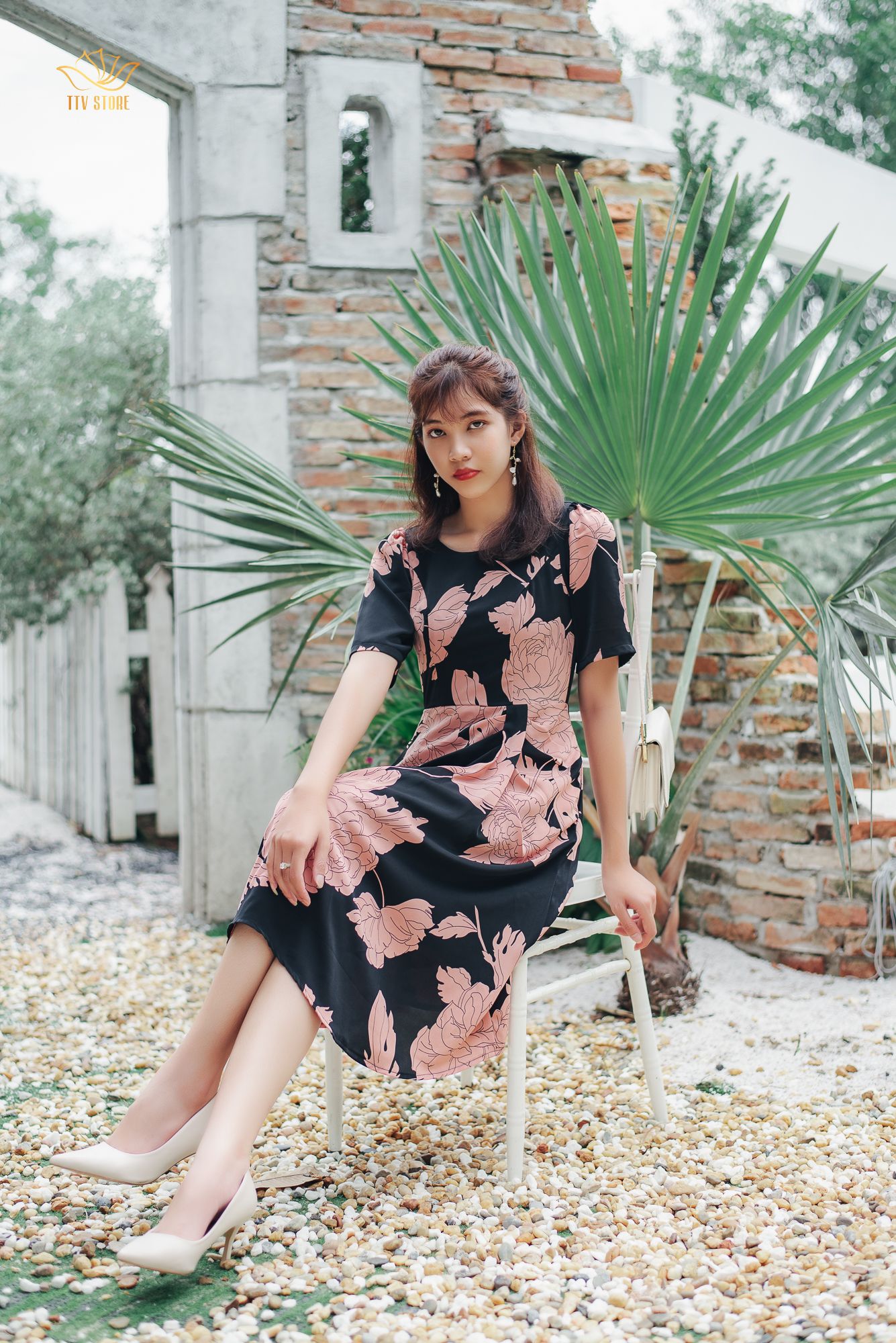 Đầm form A - Cổ tròn tay ngắn - CT - Đen hoa - TTV1075