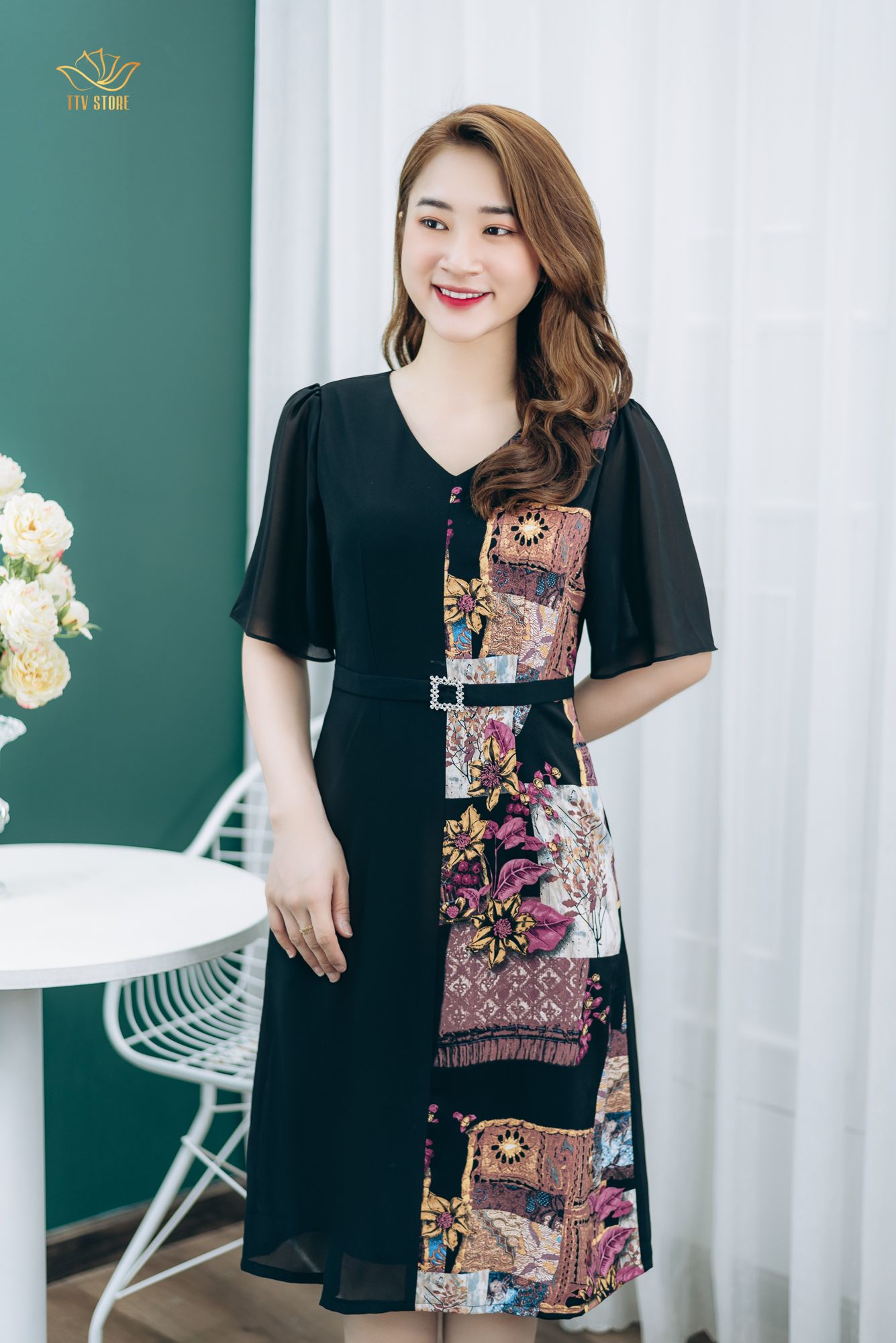 Đầm Form A - Cổ tim tay ngắn - CQ - Đen họa tiết - TTV1324