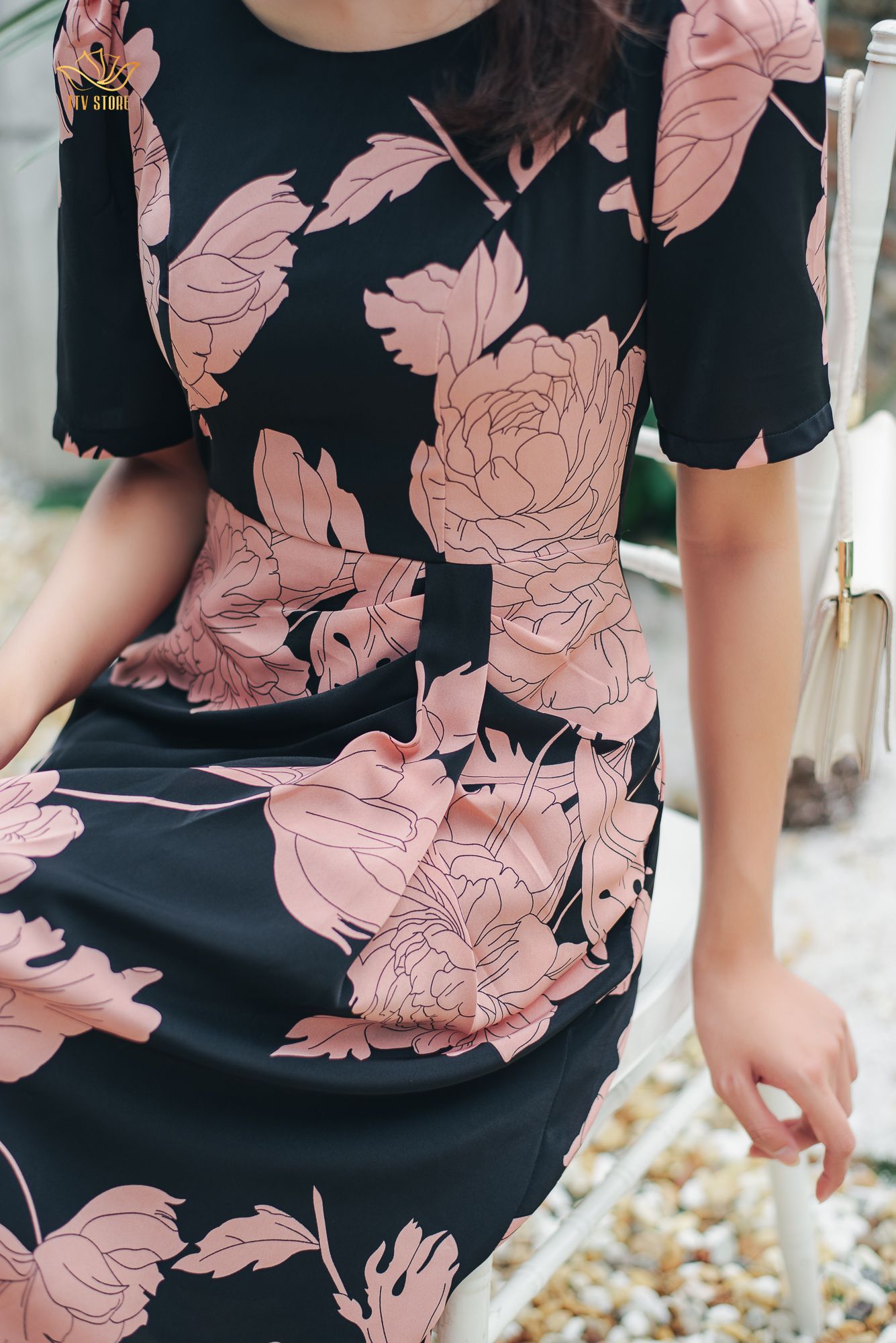 Đầm form A - Cổ tròn tay ngắn - CT - Đen hoa - TTV1075