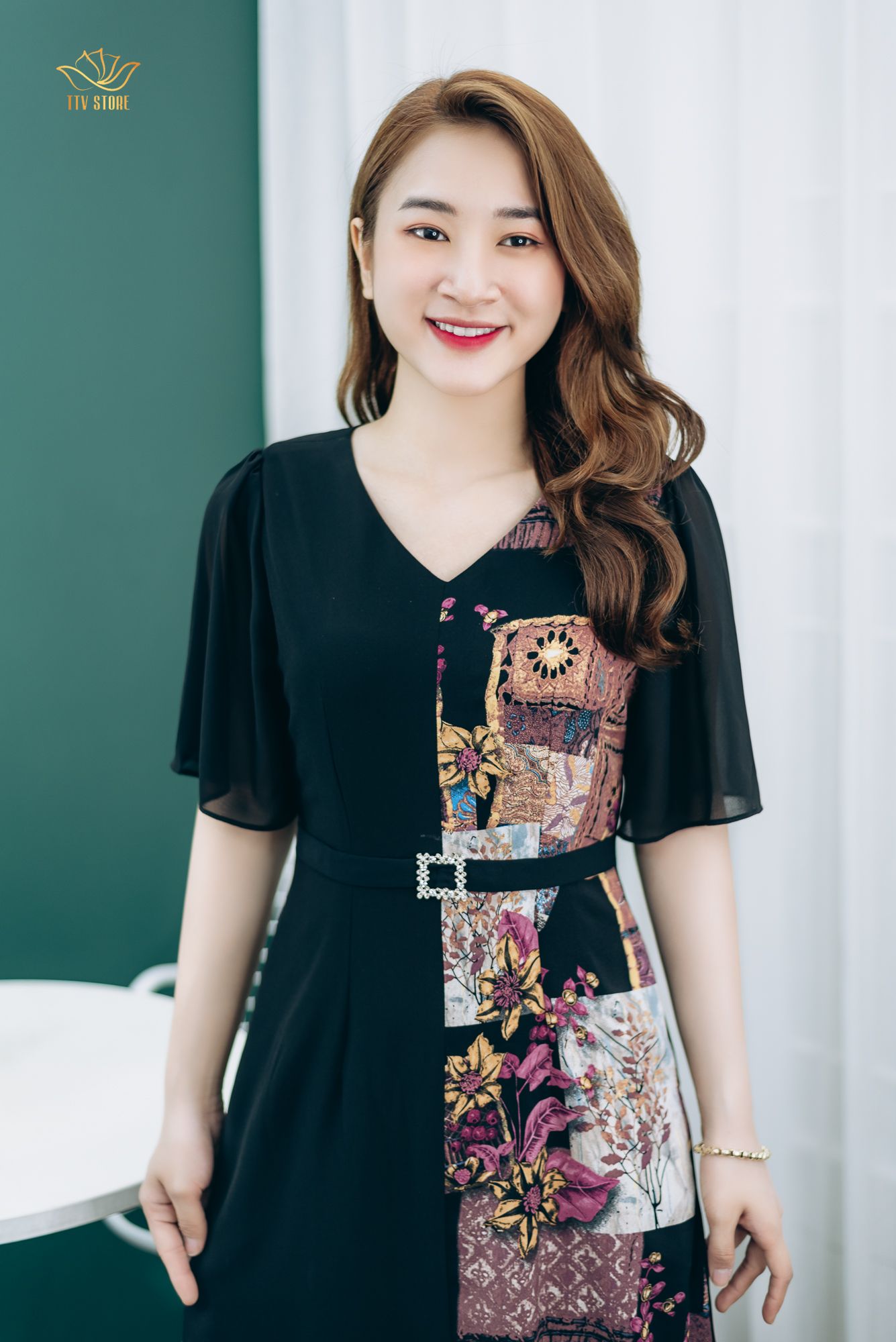 Đầm Form A - Cổ tim tay ngắn - CQ - Đen họa tiết - TTV1324