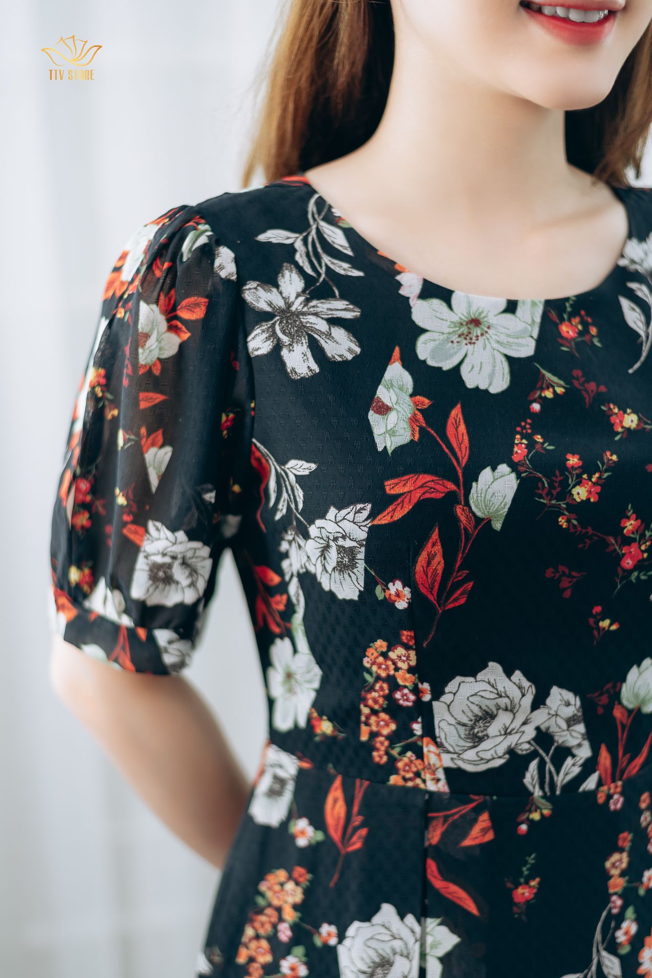 Đầm xoè - Cổ tròn tay bo - AH - Đen hoa trắng - TTV1309