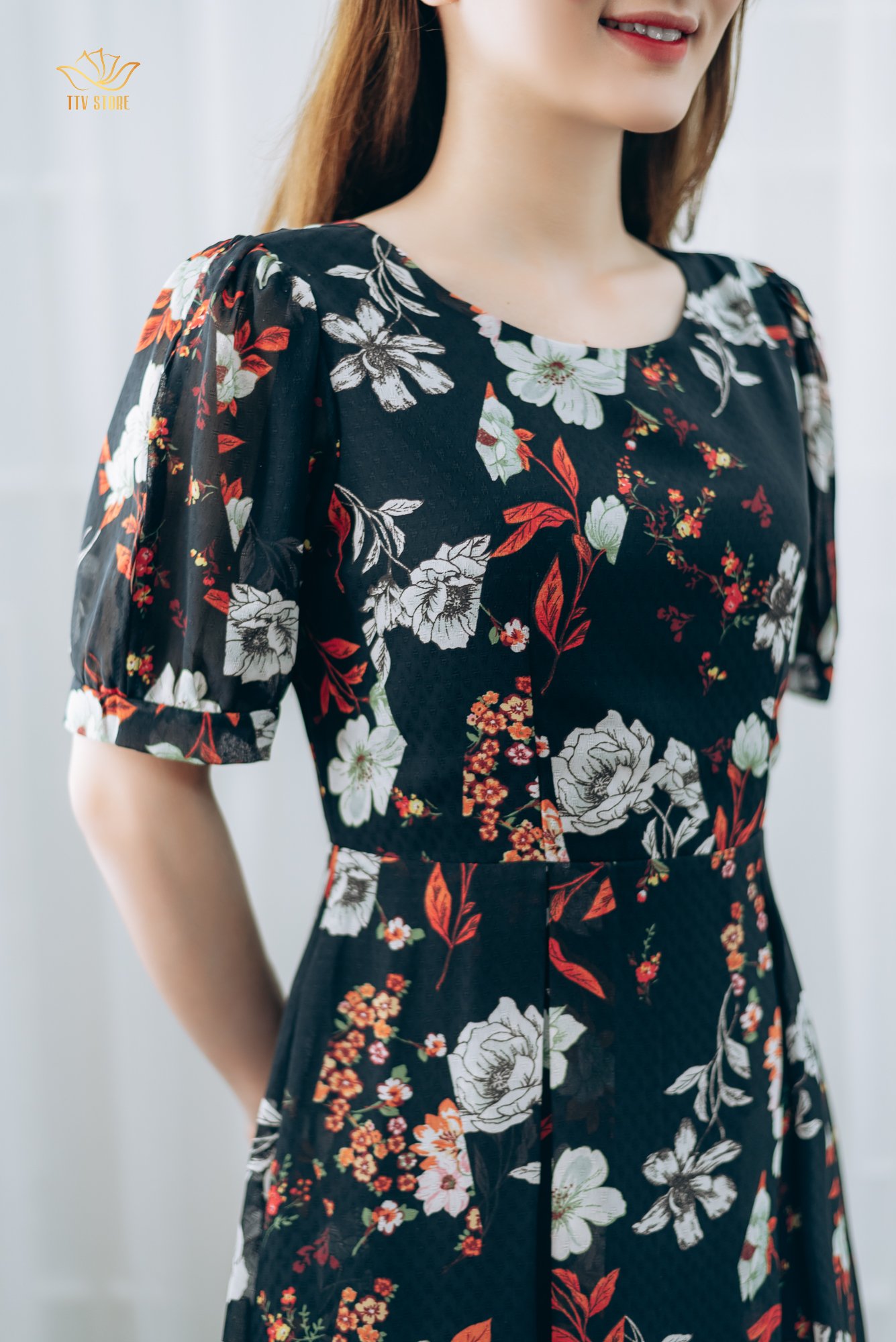 Đầm xoè - Cổ tròn tay bo - AH - Đen hoa trắng - TTV1309