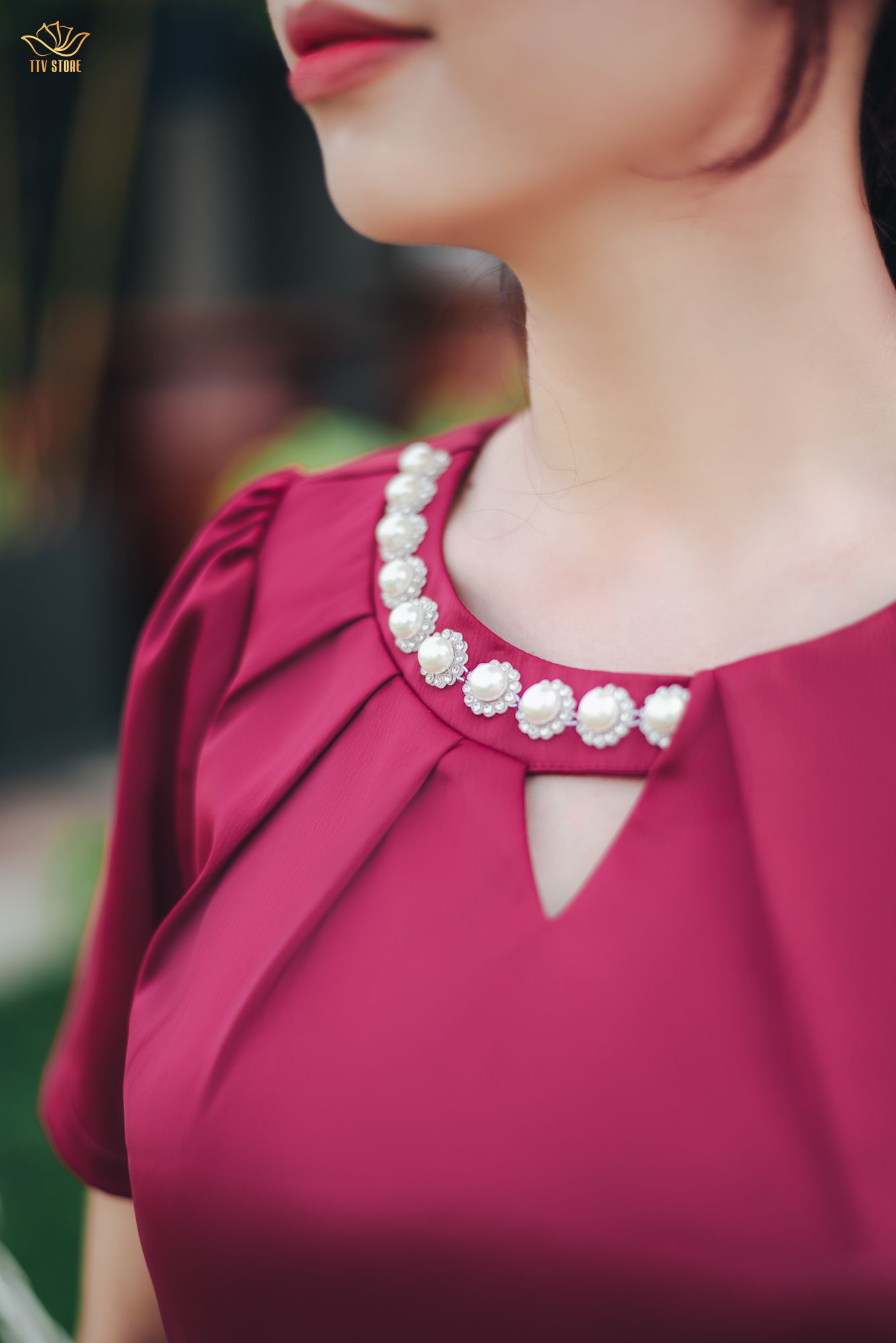 Đầm suông - Cổ tròn khoét V kết ngọc tay ngắn - CV - Đỏ đô - TTV1568