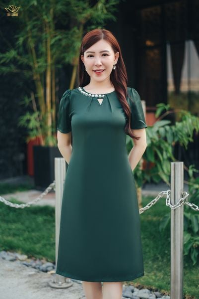 Đầm suông - Cổ tròn khoét V kết ngọc tay ngắn - CV - Xanh ve chai - TTV1568