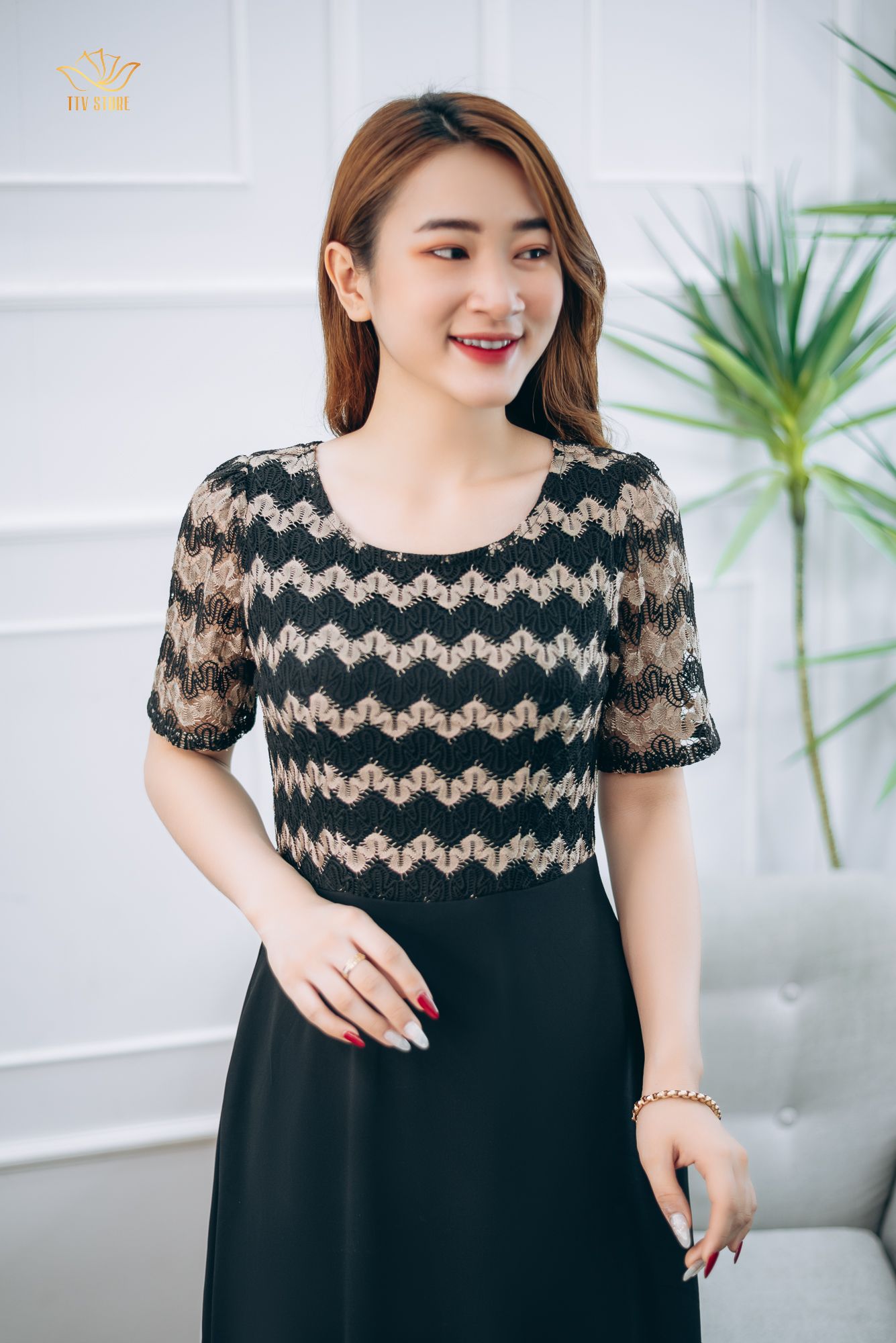 Đầm xòe - Cổ tròn tay ngắn - CT - Đen phối kem - TTV1341