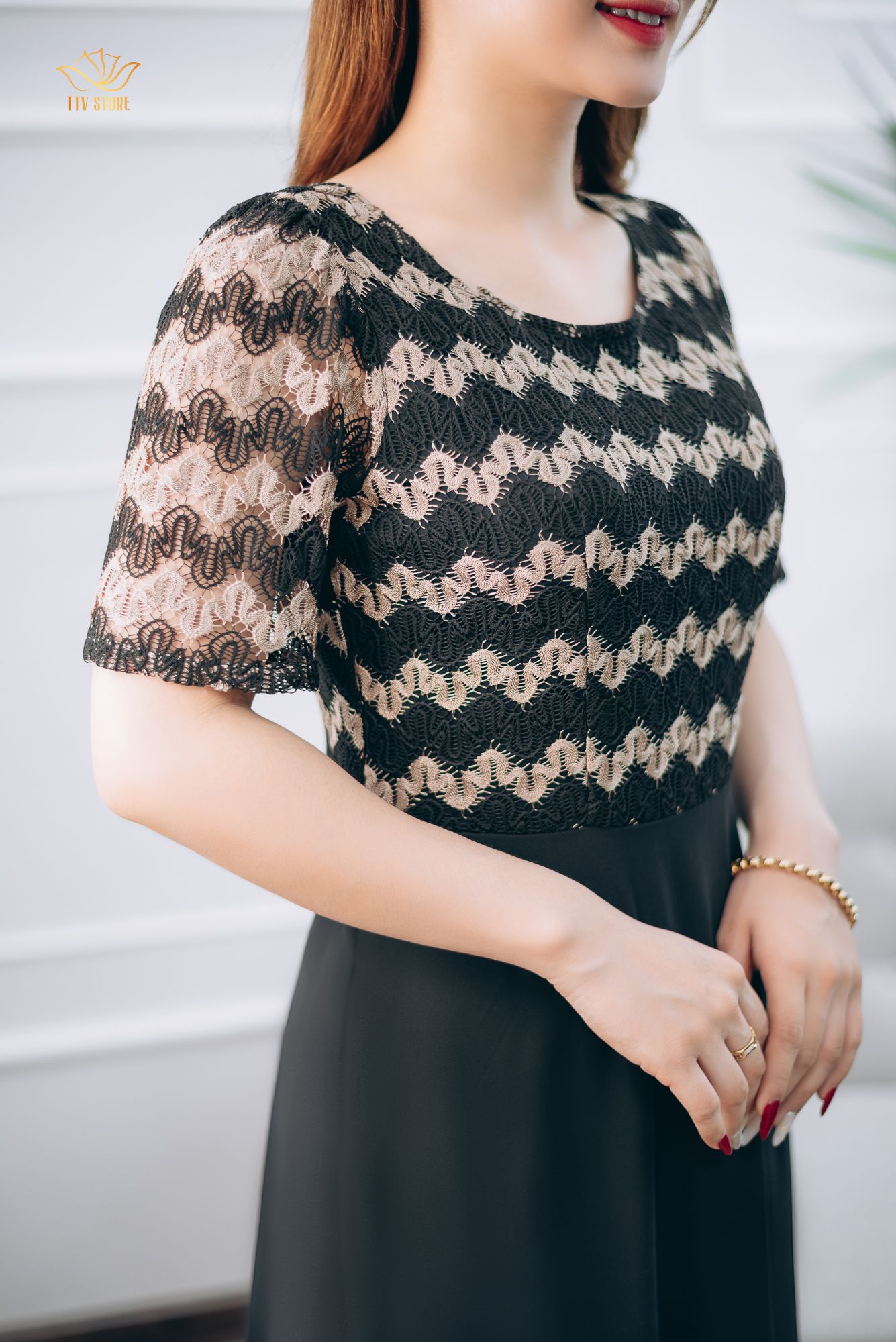 Đầm xòe - Cổ tròn tay ngắn - CT - Đen phối kem - TTV1341