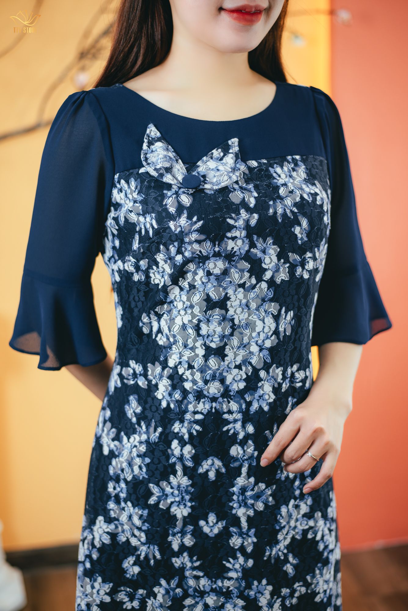 Đầm suông - Cổ tròn nơ tay chuông - CT - Xanh hoa trắng - TTV1596