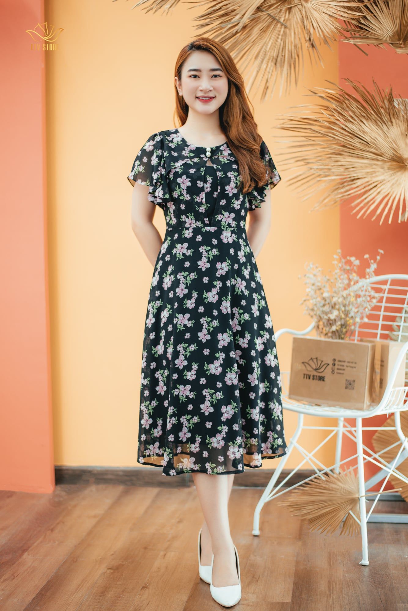 Đầm xòe - Cổ tròn kết ngọc tay bèo - CV - Đen hoa hồng - TTV1346