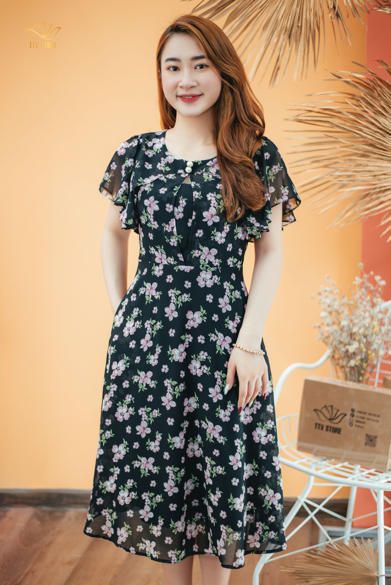 Đầm xòe - Cổ tròn kết ngọc tay bèo - CV - Đen hoa hồng - TTV1346