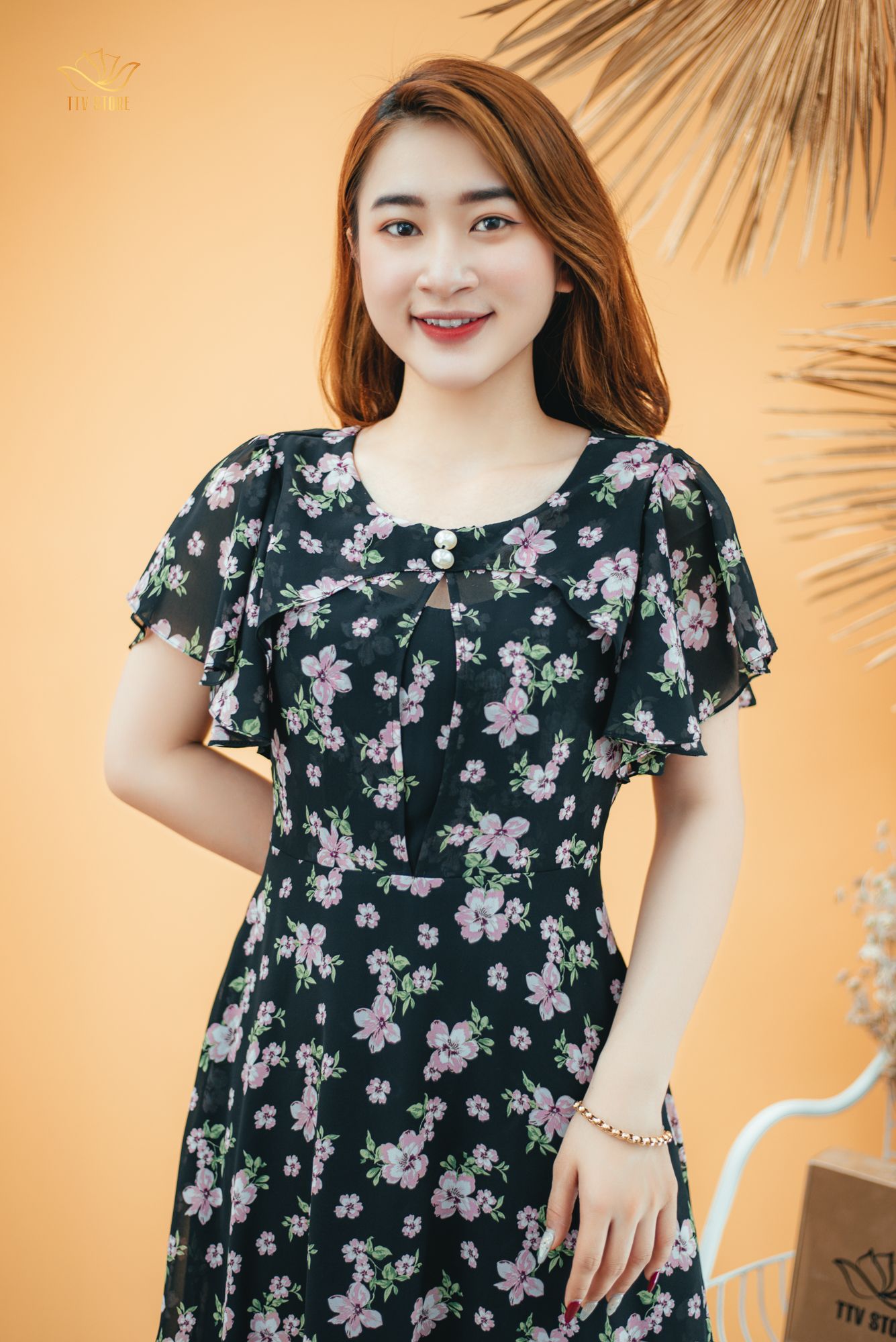 Đầm xòe - Cổ tròn kết ngọc tay bèo - CV - Đen hoa hồng - TTV1346