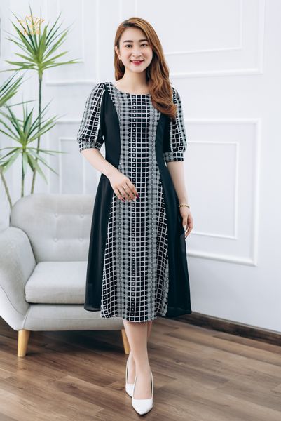 Đầm xòe - Cổ tròn tay lỡ phối ren - CD - Đen họa tiết - TTV1320