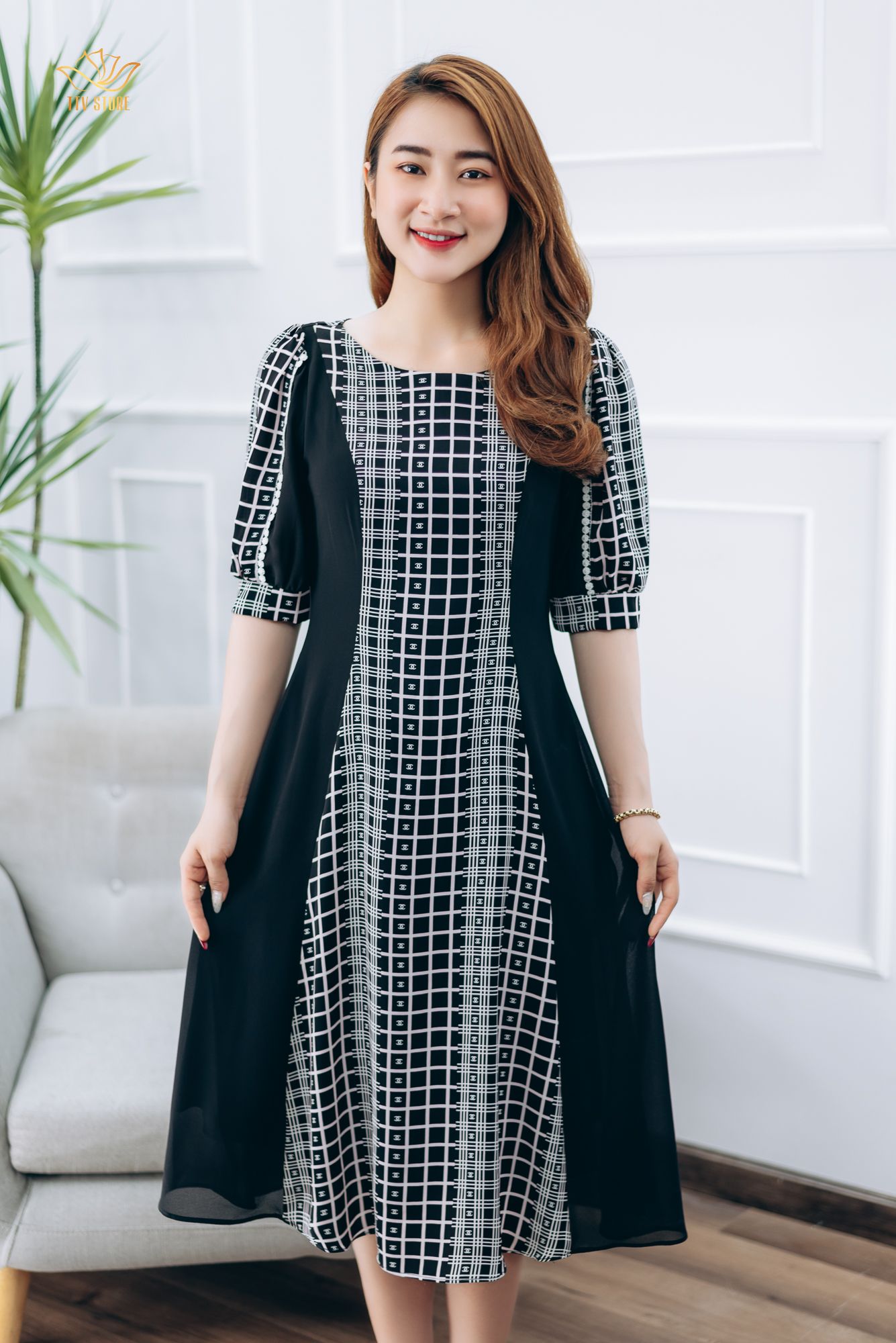 Đầm xòe - Cổ tròn tay lỡ phối ren - CD - Đen họa tiết - TTV1320