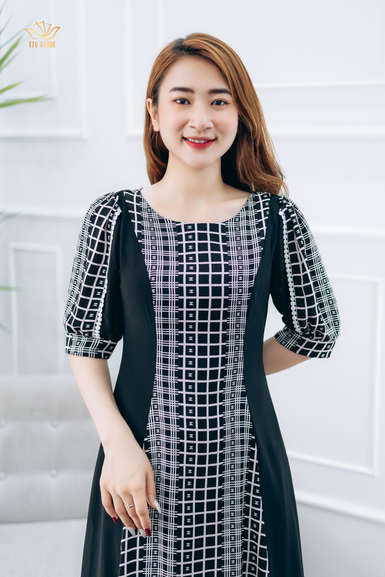 Đầm xòe - Cổ tròn tay lỡ phối ren - CD - Đen họa tiết - TTV1320