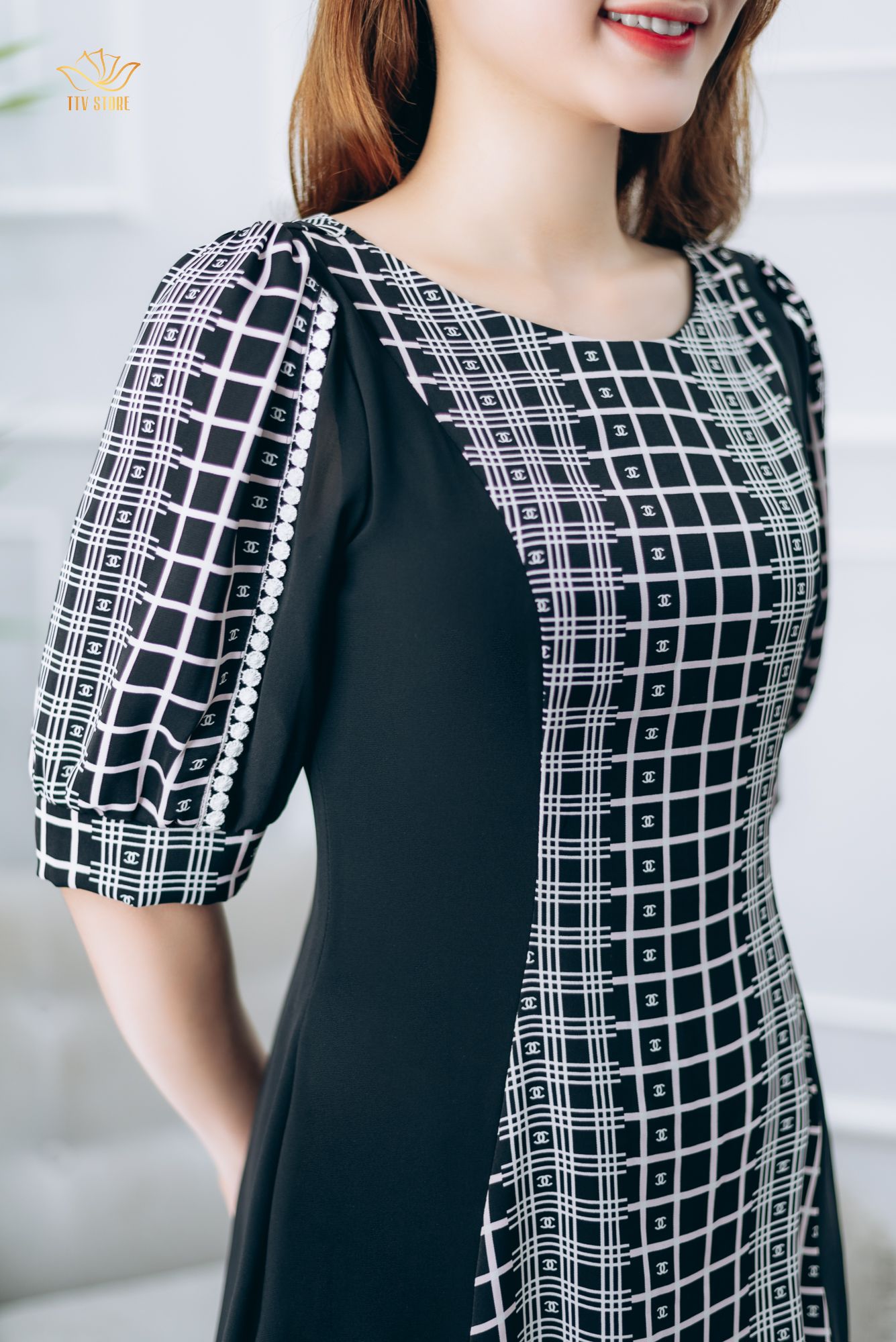 Đầm xòe - Cổ tròn tay lỡ phối ren - CD - Đen họa tiết - TTV1320