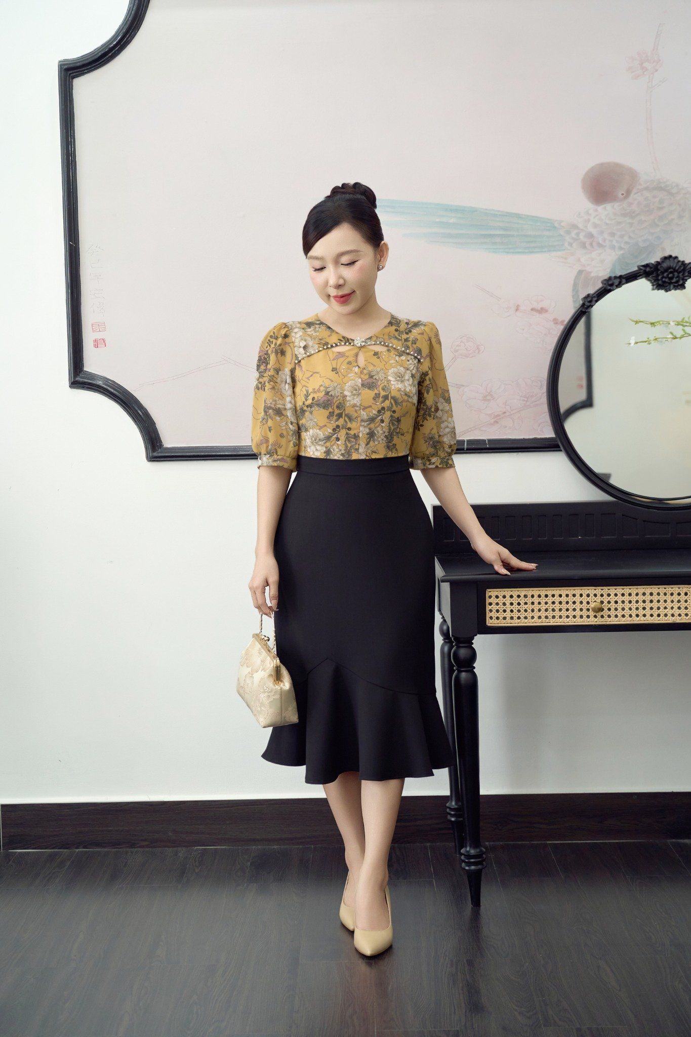 Đầm body đuôi cá - Cổ giọt nước kết hoa đính ngọc tay lỡ - CD - Vàng hoa - TTV1903