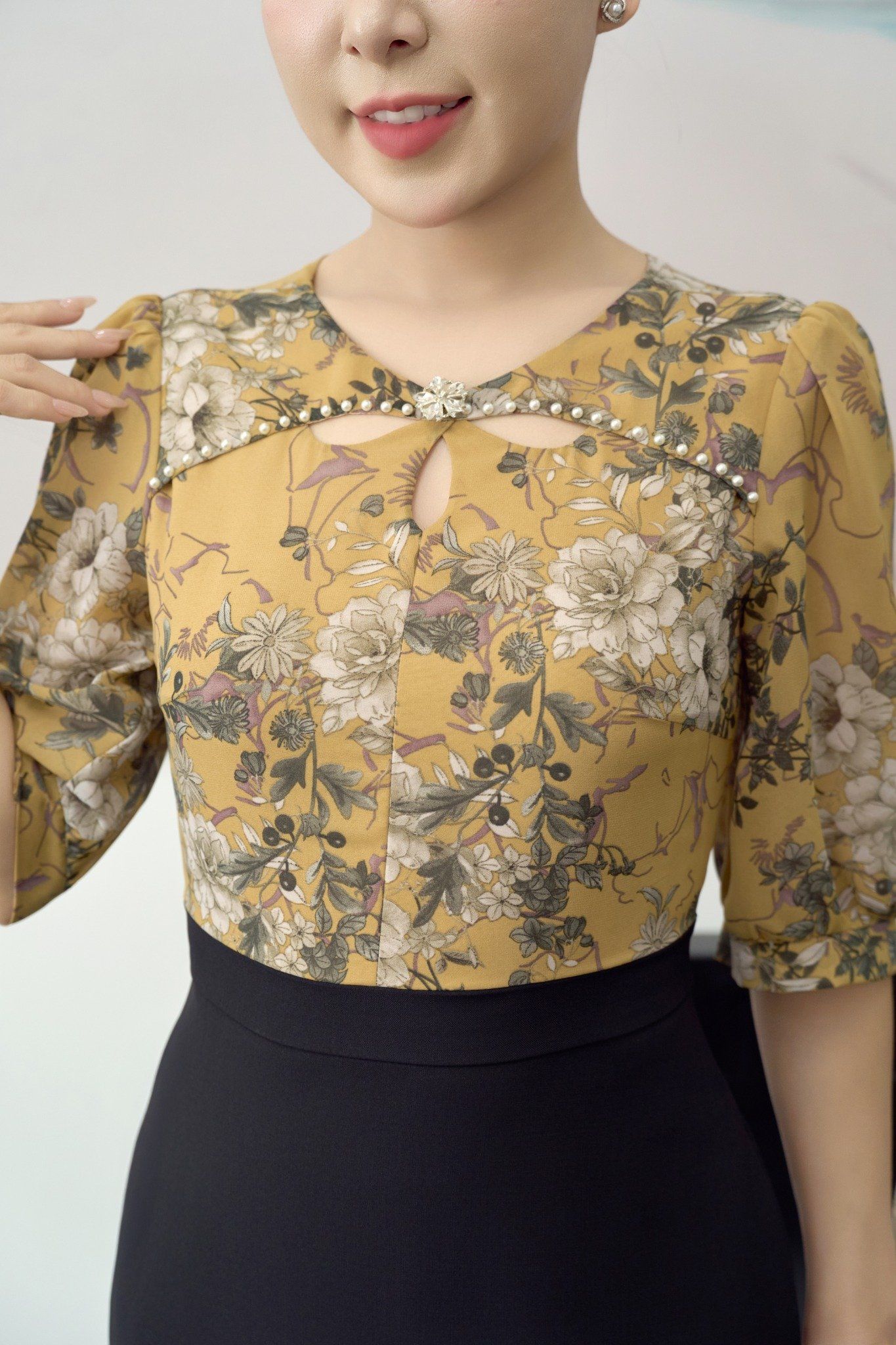 Đầm body đuôi cá - Cổ giọt nước kết hoa đính ngọc tay lỡ - CD - Vàng hoa - TTV1903