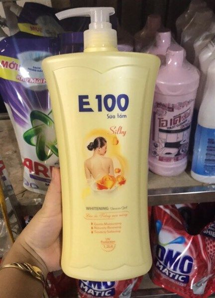 E100_Sữa Tắm Trắng Mịn (Vàng) 1200ml