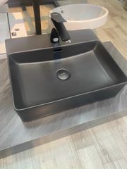 Chậu lavabo rửa mặt đen K106