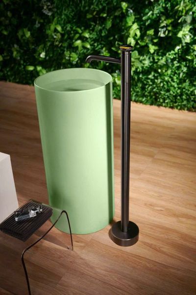 Vòi lavabo đặt sàn màu ghi cao cấp DL 245