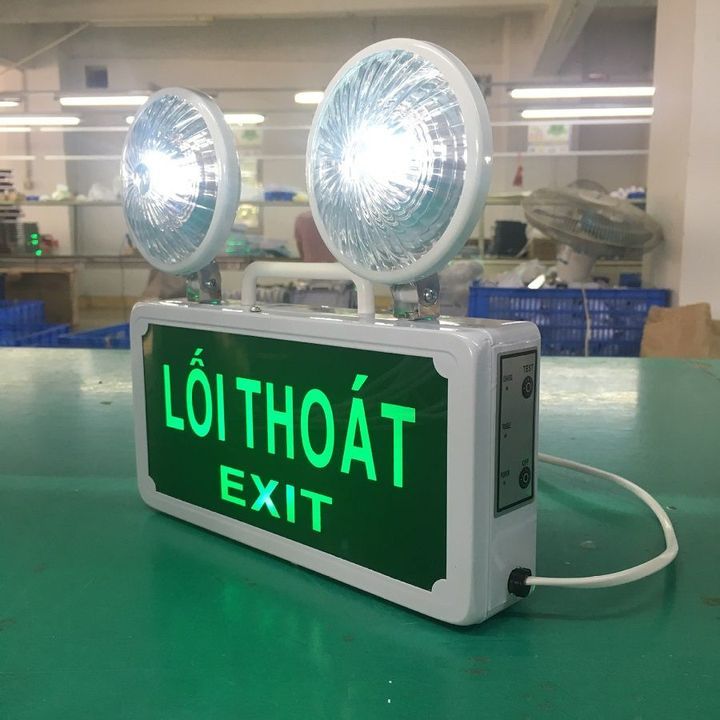 Đèn báo khẩn kết hợp bảng exit chỉ dẫn khi cúp điện