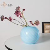 Bình hoa thuỷ tinh thân tròn vân dọc uốn quanh thân