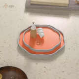 Khay đựng tròn viền lượn sóng kung xi măng bề mặt lót da