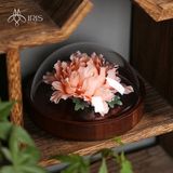 Hoa trang trí đế gỗ chụp thuỷ tinh