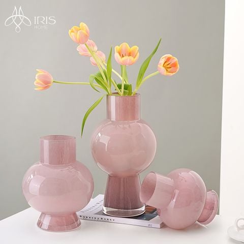 Bình hoa thuỷ tinh thân phình cổ trụ đế loe màu hồng