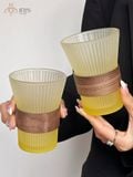 Cốc thuỷ tinh mờ có vân nhẹ, thân viền gỗ
