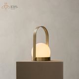 Đèn bàn trang trí có quai cầm