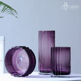 Bình hoa thuỷ tinh màu tím tối giản, hoạ tiết sọc dọc