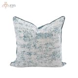 Gối vải trắng kết hợp chấm điểm xanh lá
