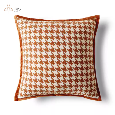 Gối vải cam hoạ tiết houndstooth trắng viền cam